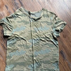 American Eagle Outfitters Camo Short Sleeve Tee